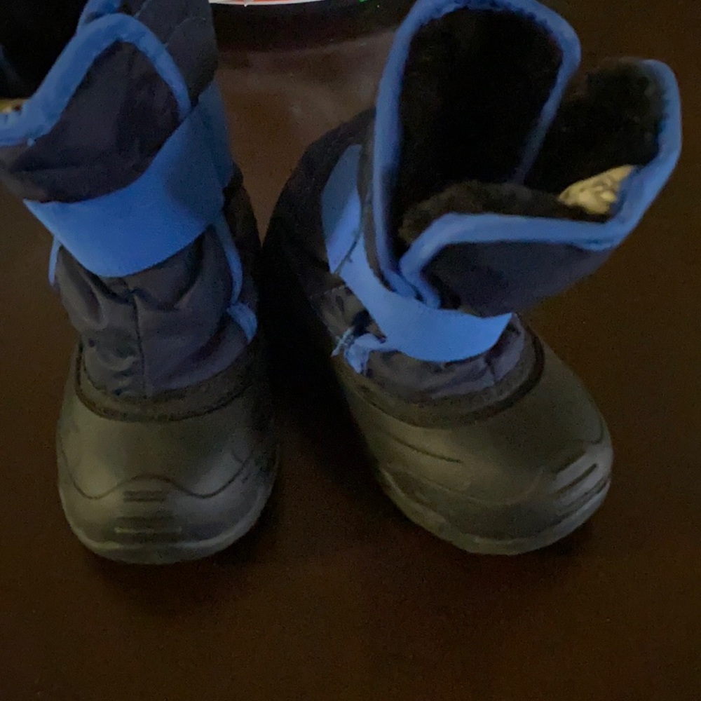 Brand new snow boot for the winter
